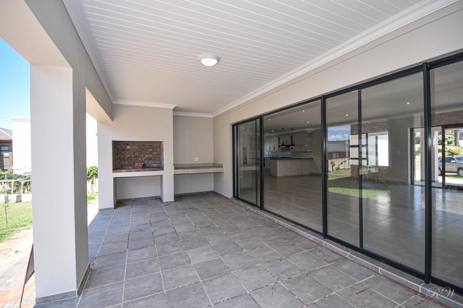 3 Bedroom Property for Sale in Stilbaai Wes Western Cape